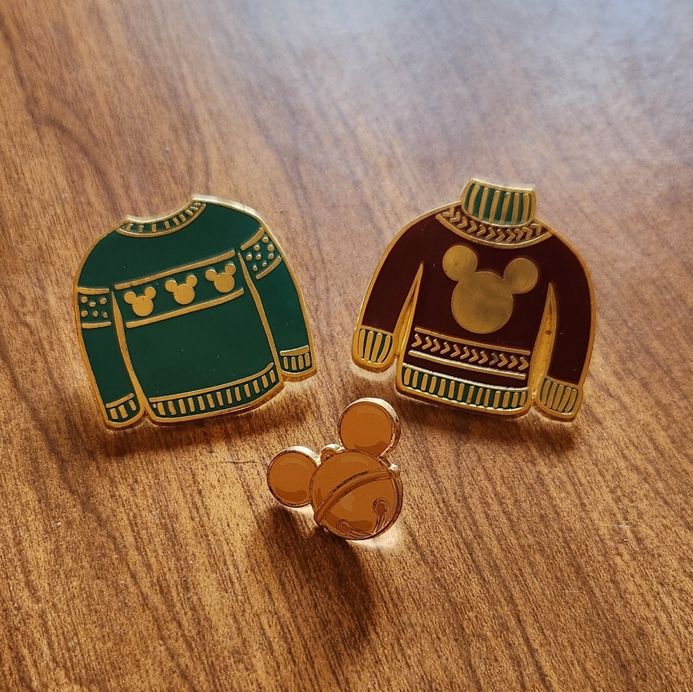 2018 Disney Christmas pin bundle